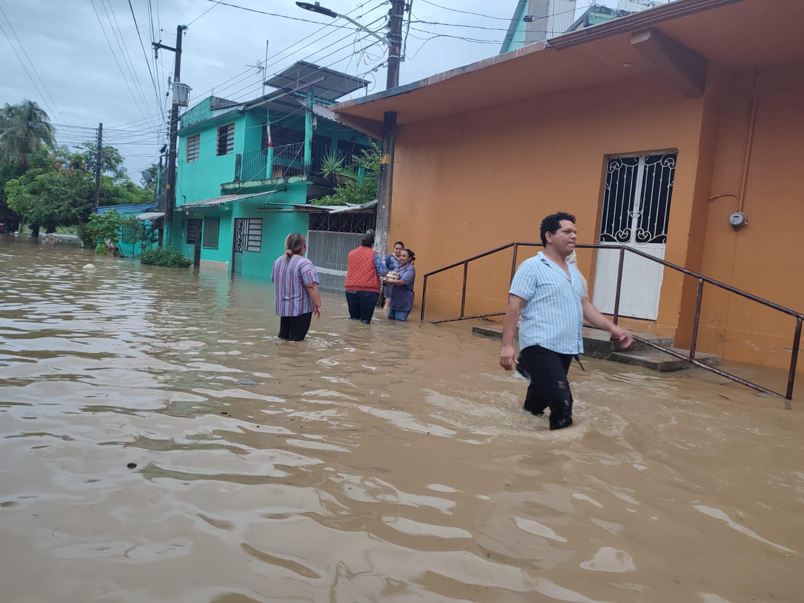 Lluvias Torrenciales Causan Desbordamientos E Inundaciones En Tabasco