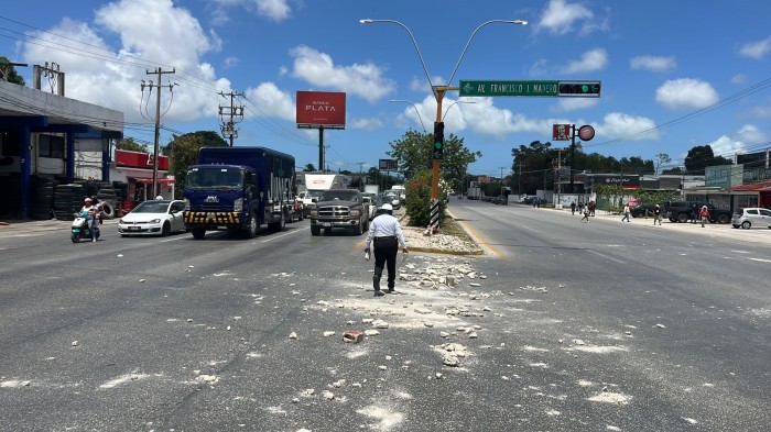 ciudadanos-bloquean-avenida-lopez-portillo-por-corrupcion-de-gruas-cardona-2