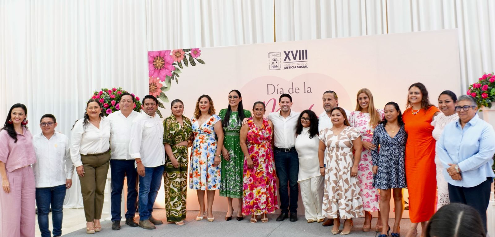 renan-sanchez-tajonar-reconoce-a-madres-en-convivio-de-chetumal-2