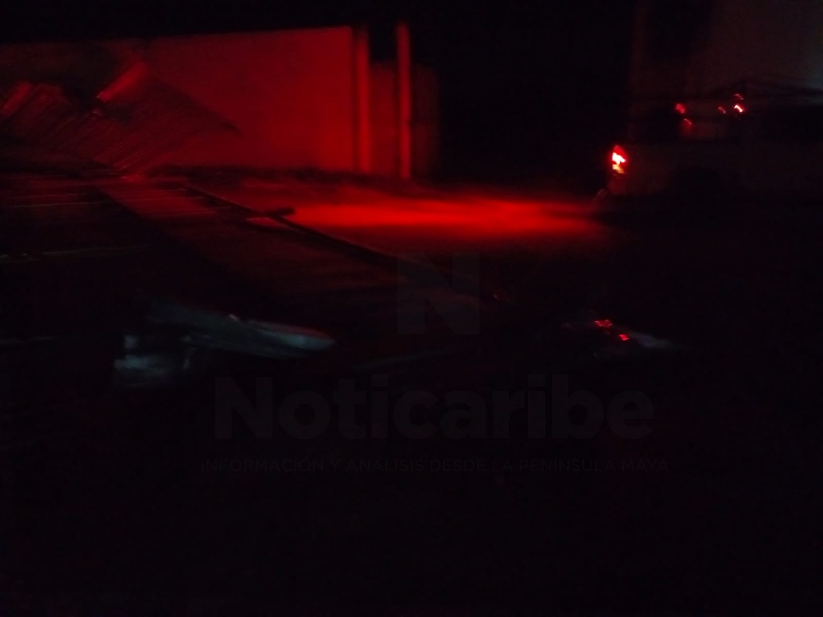 tormenta-jose-maria-morelos-derriba-techo-de-30-metros-sobre-carretera-federal-2