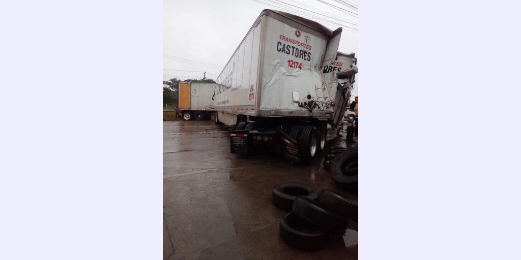 Accidente en la carretera Cárdenas-Coatzacoalcos provoca cierre total