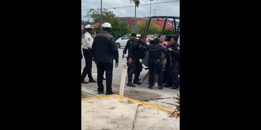 Denuncian en redes a tránsitos de Cancún por presunta detención arbitraria: VIDEO