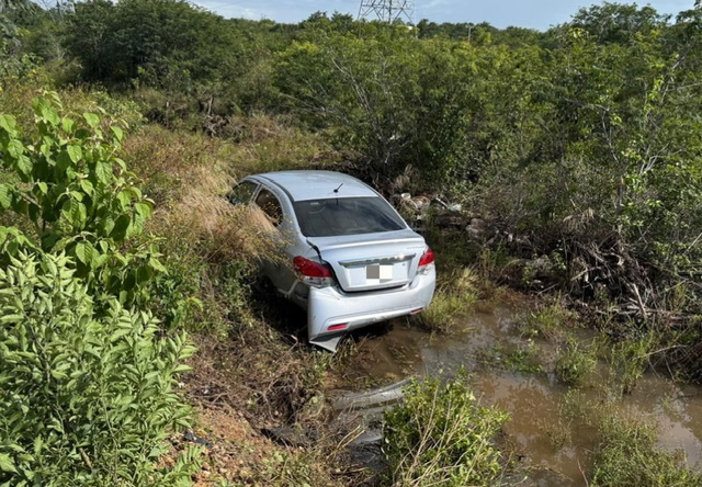 Se sale de la vialidad y termina en la maleza en la la prolongación Chac Mool