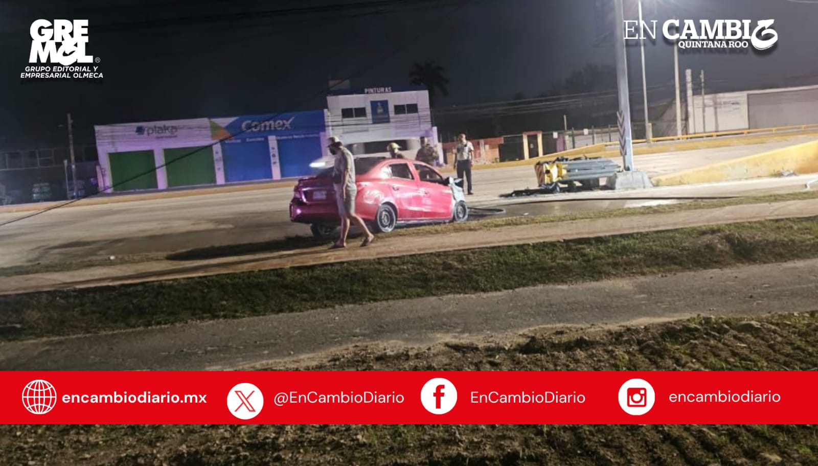 Auto Termina en Llamas Tras Fuerte Accidente en el Bulevar Colosio de Cancún