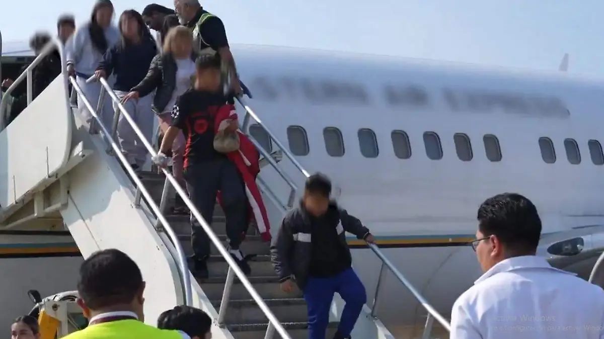 Aterrizan en Tabasco víctimas de medidas de Trump