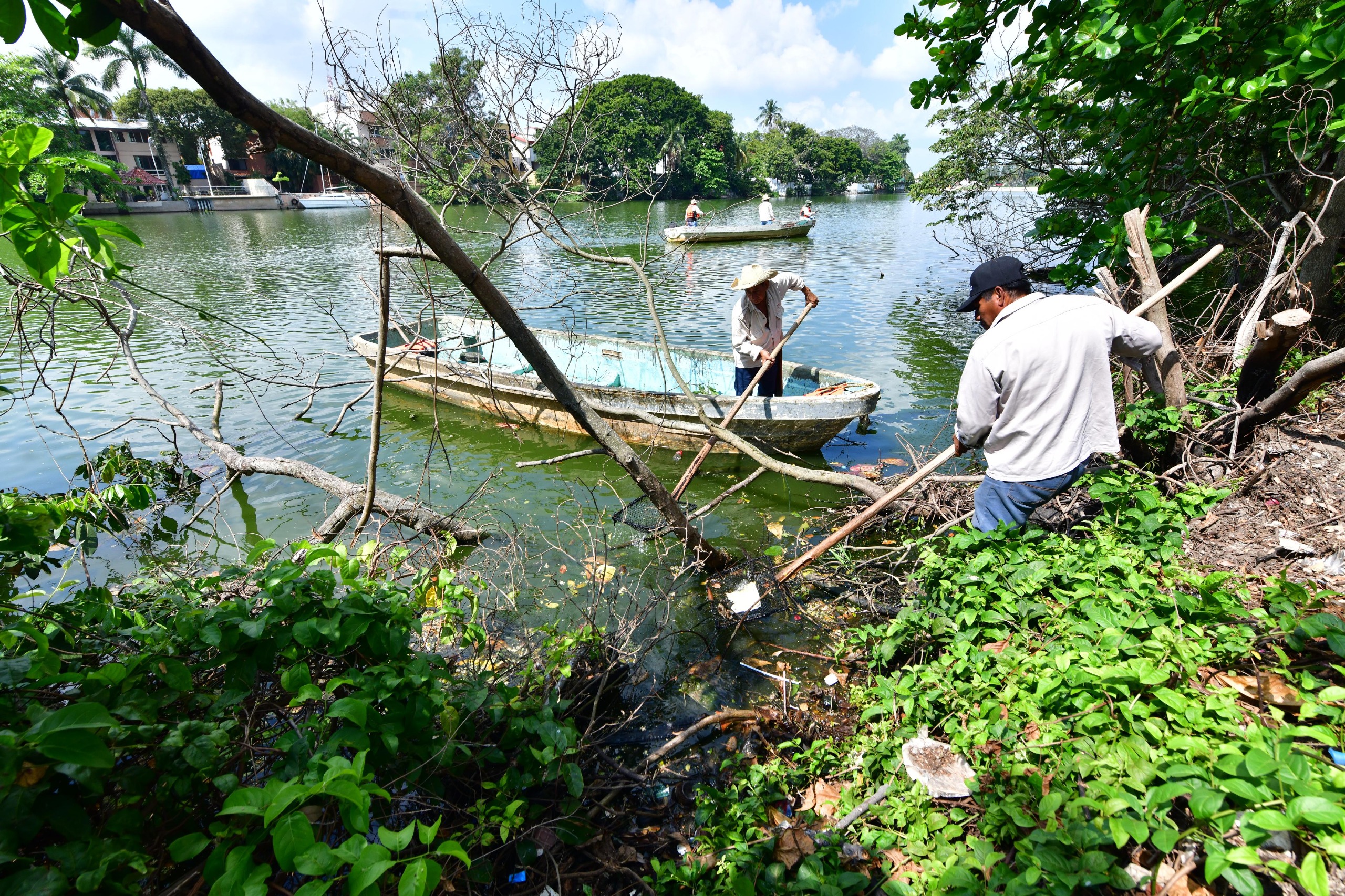 Inicia limpieza de la Laguna de las Ilusiones