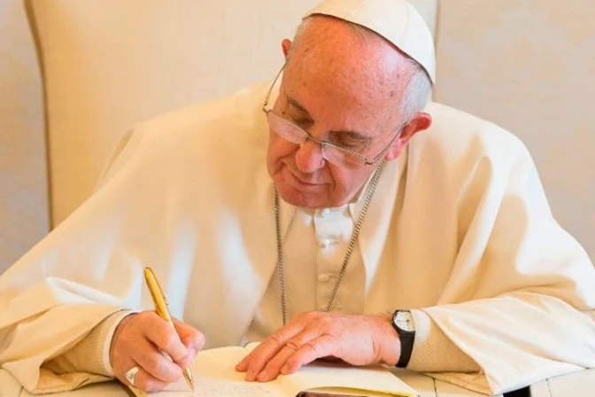 El papa Francisco ya firmó su carta de renuncia, confirma el vaticano