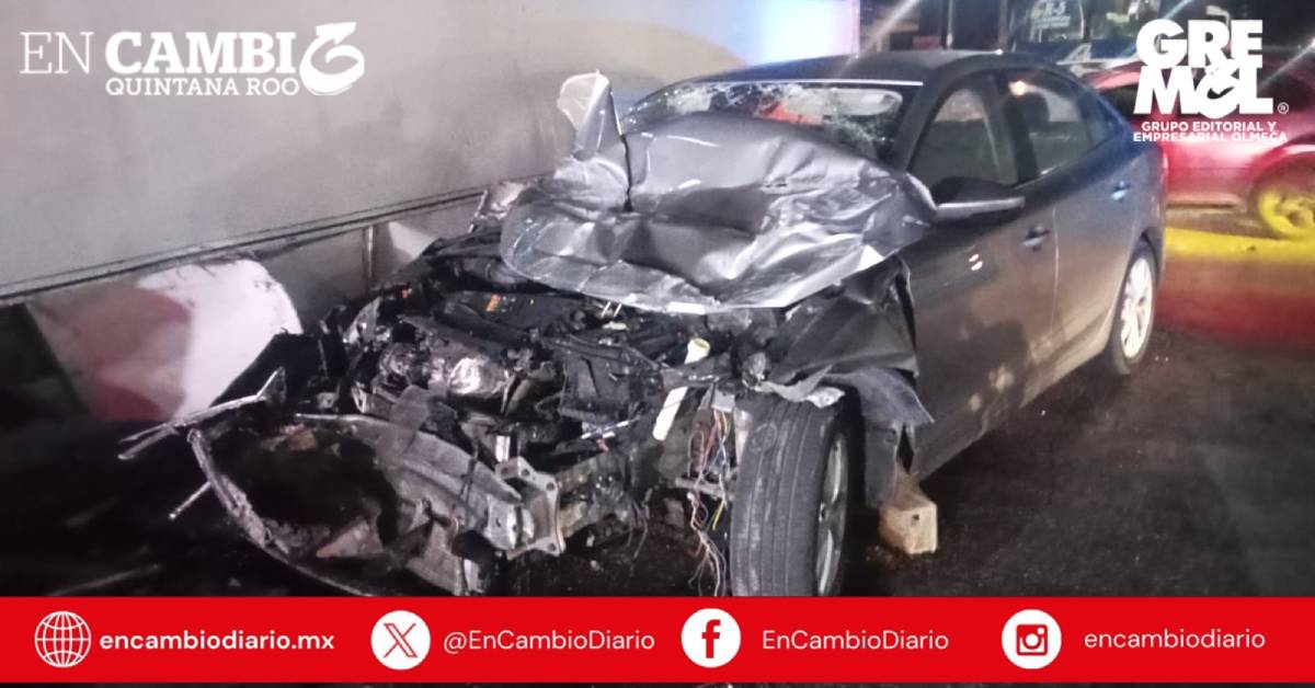 Choque entre autobús y auto deja dos lesionadas en la Región 92