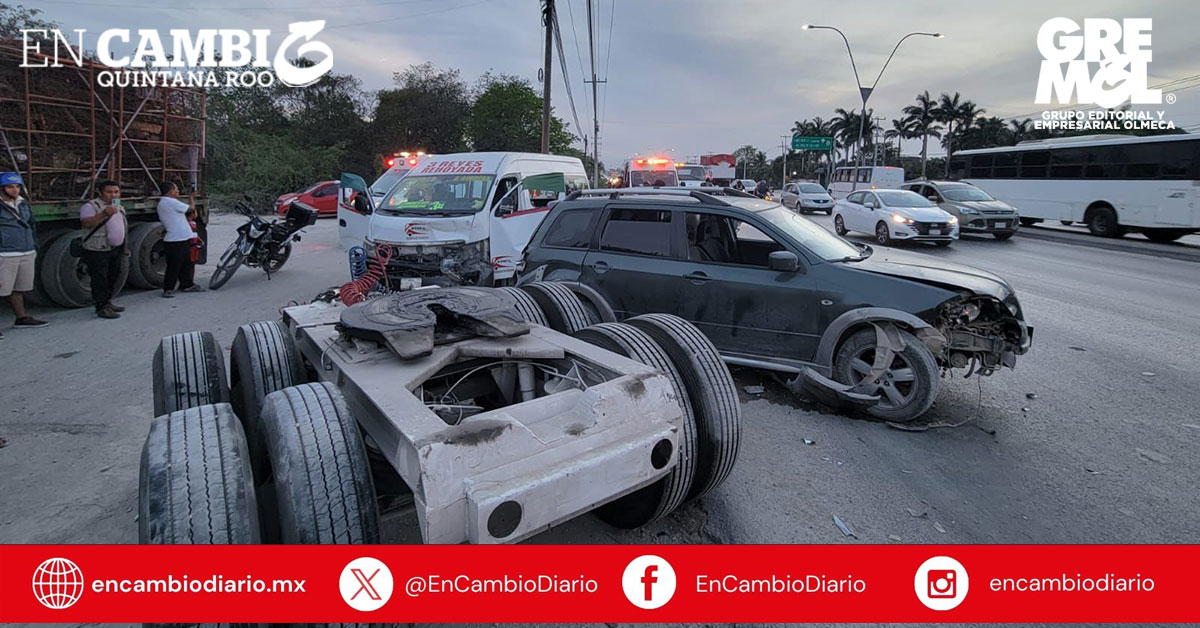 Camión de carga choca contra combi en la López Portillo de Cancún