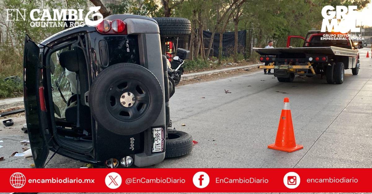 Conductor ebrio vuelca su camioneta y huye en la Sm. 209 Conductor ebrio vuelca su camioneta y huye en la Sm. 209