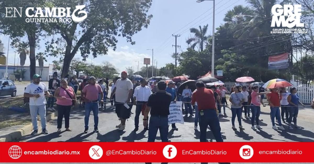 Maestros toman las instalaciones de la SEQ en Chetumal 