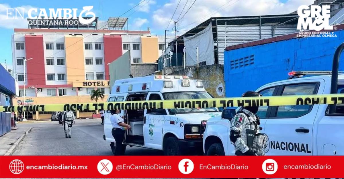 Taxista de Cancún intenta salvar a pasajero que sufrió un infarto, pero fallece