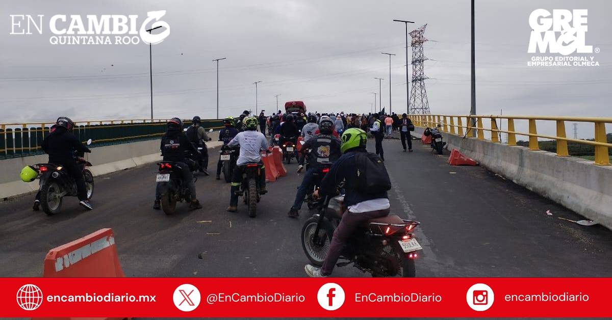 Maestros bloquean por segundo día la carretera Chetumal–Xul-Há en protesta por reforma al ISSSTE