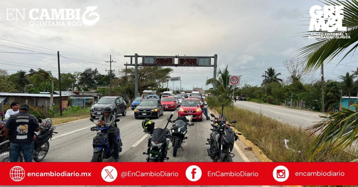 Maestros bloquean por segundo día la carretera Chetumal–Xul-Há en protesta por reforma al ISSSTE