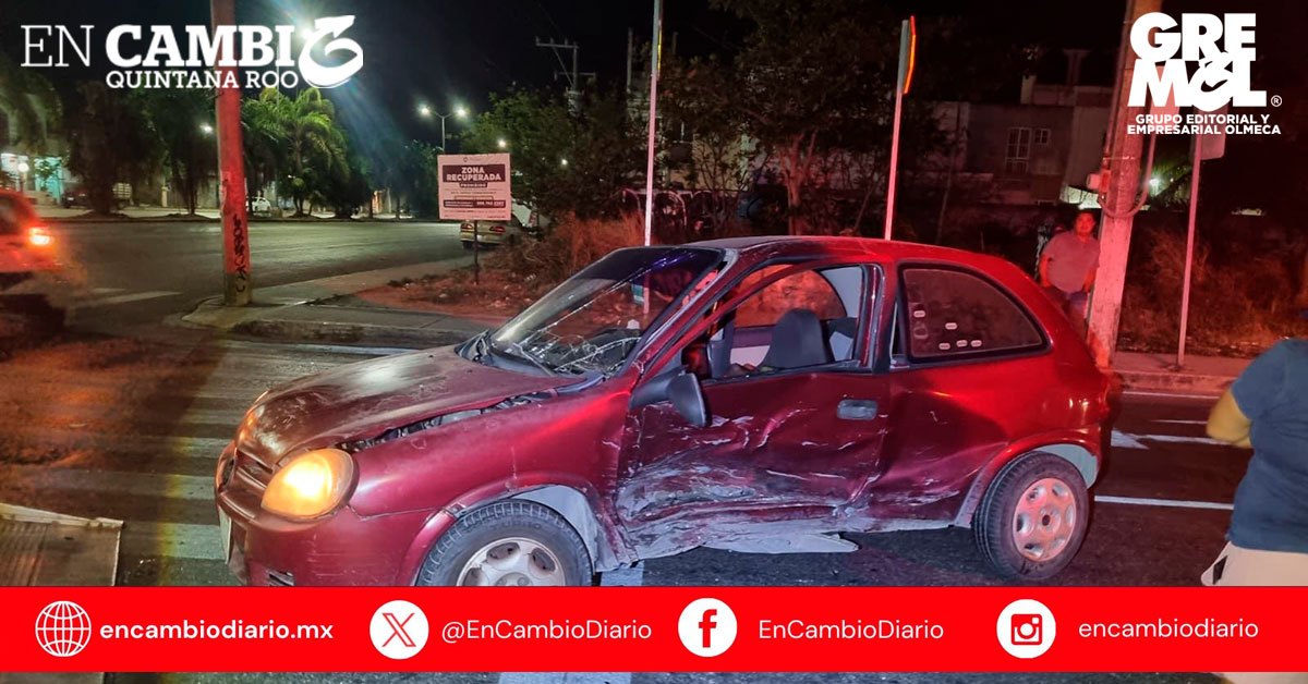 Choque entre dos vehículos deja dos lesionados en Cancún