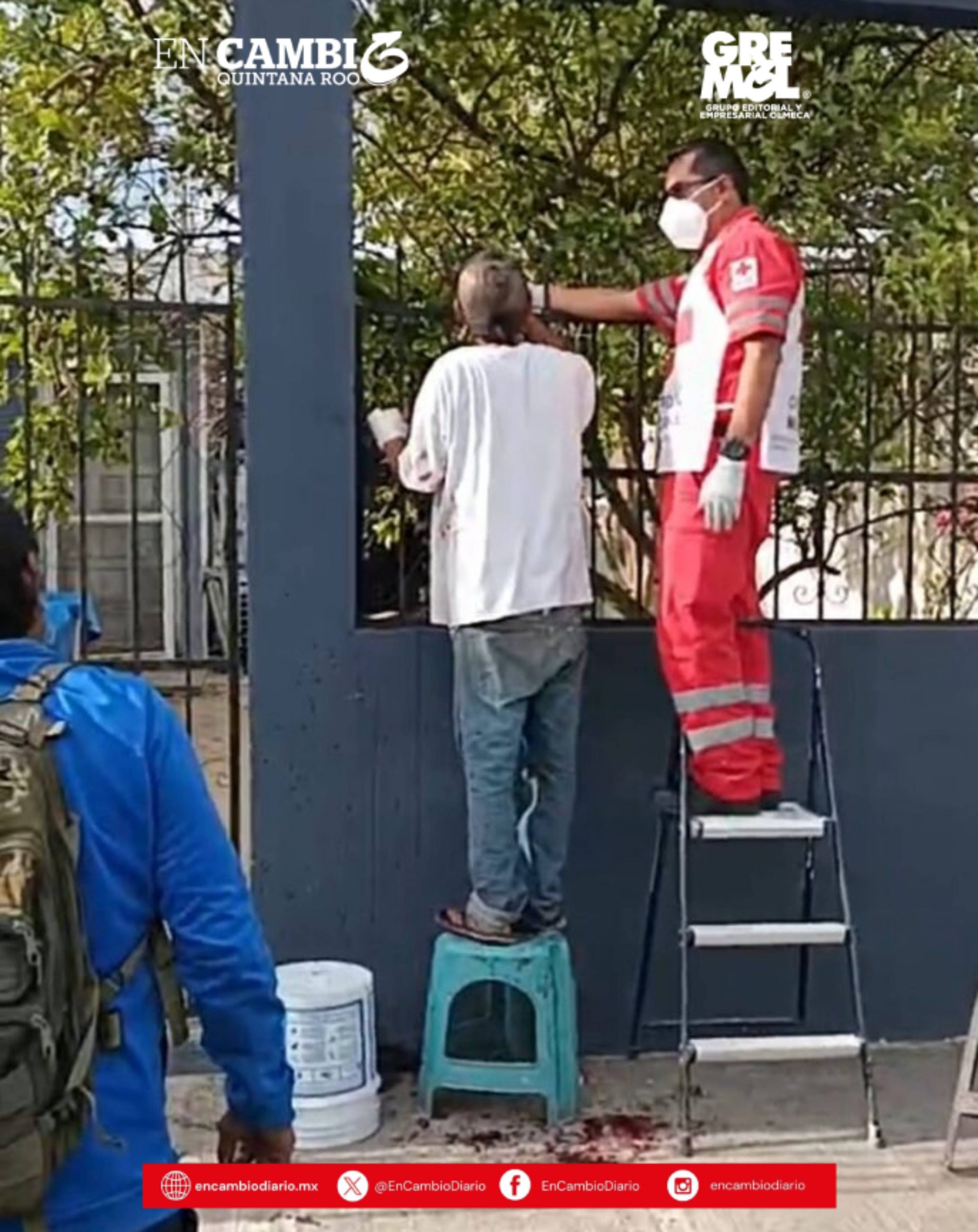 Hombre intenta robar un limón y queda atrapado en una reja en Chetumal