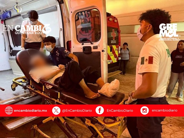 Abandonado por su familia, don Lucio es auxiliado por vecinos y trasladado de emergencia al hospital