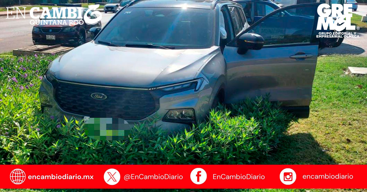 Choque entre dos vehículos provoca caos vial en el kilómetro 7 del Boulevard Kukulkán