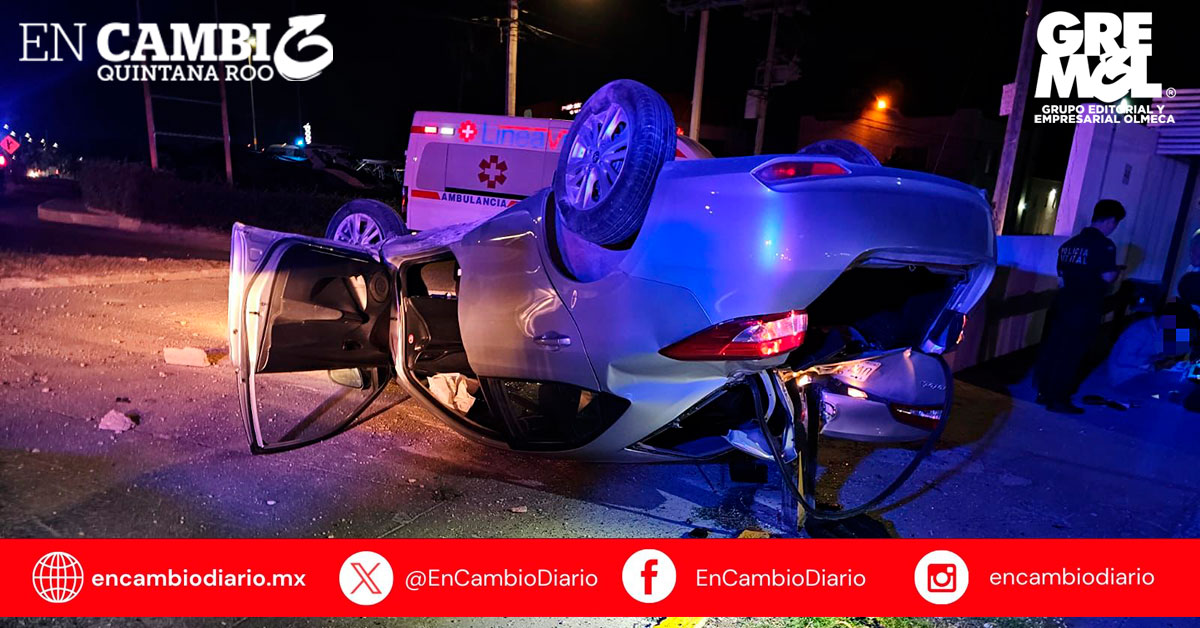 Conductor resulta lesionado tras volcar su vehículo en el bulevar Luis Donaldo Colosio, de Cancún