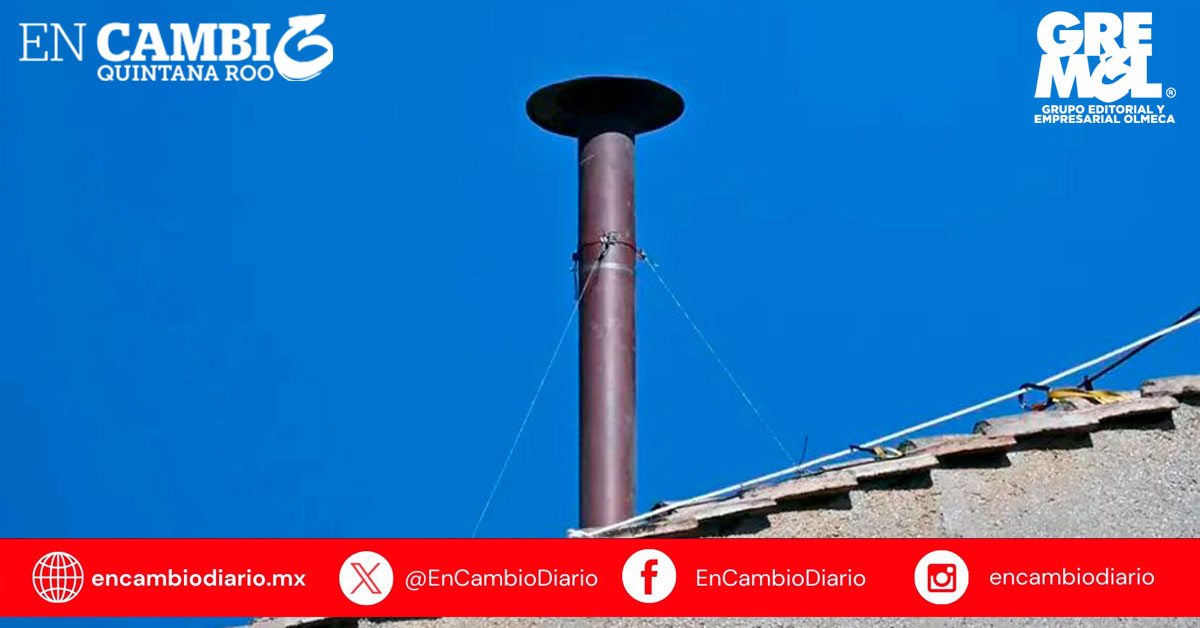 Vaticano instala chimenea para anunciar la elección del nuevo papa
