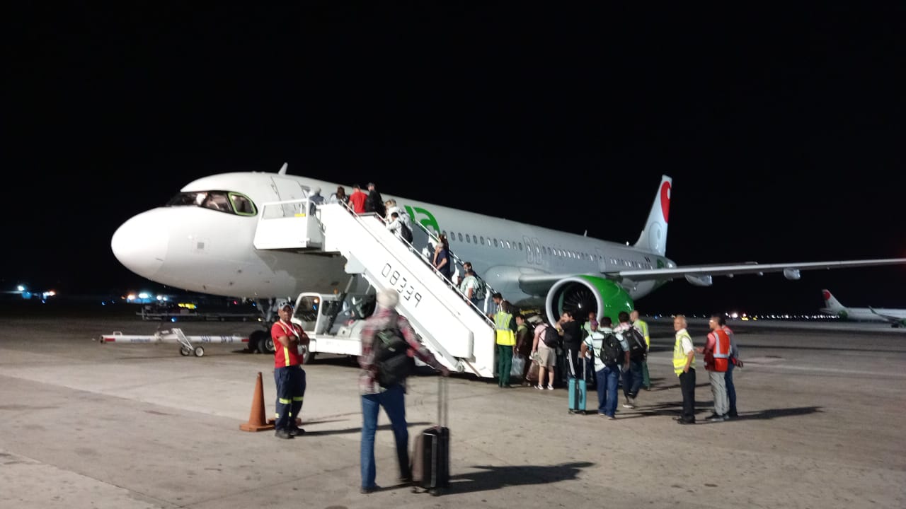 ”¡Sobrevivimos!”: tensión y angustia en vuelo de Viva Aerobus que aterriza de emergencia en La Habana