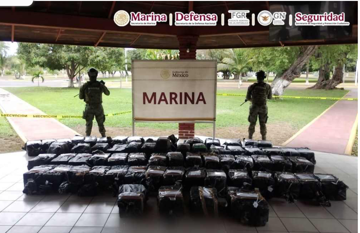 Aseguran más de 1.2 toneladas de presunta cocaína frente a costas de Michoacán