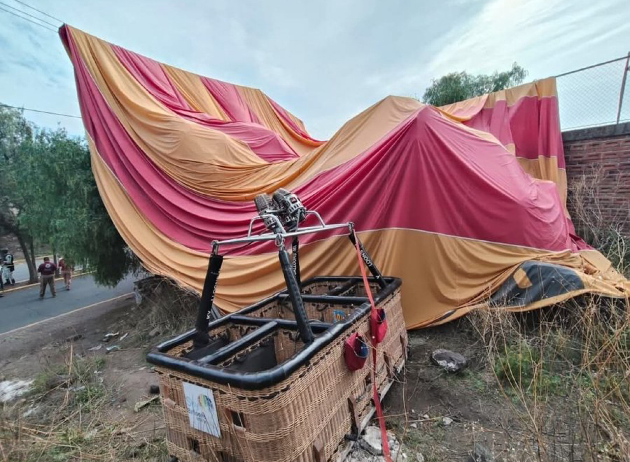 Se desploma globo aerostático en Teotihuacán; hay 12 personas lesionadas