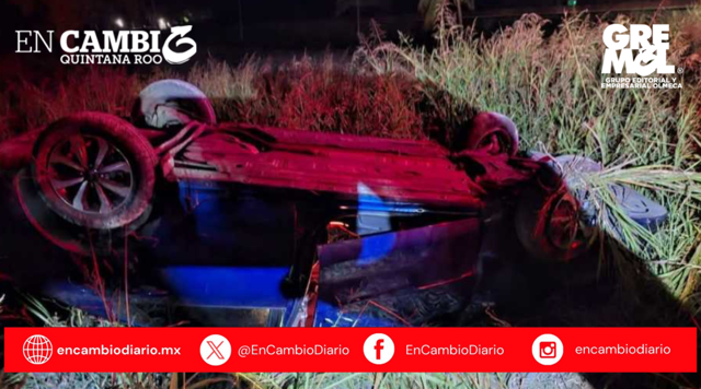 Disputa entre pareja provoca volcadura en carretera de acceso a la capital de Chetumal