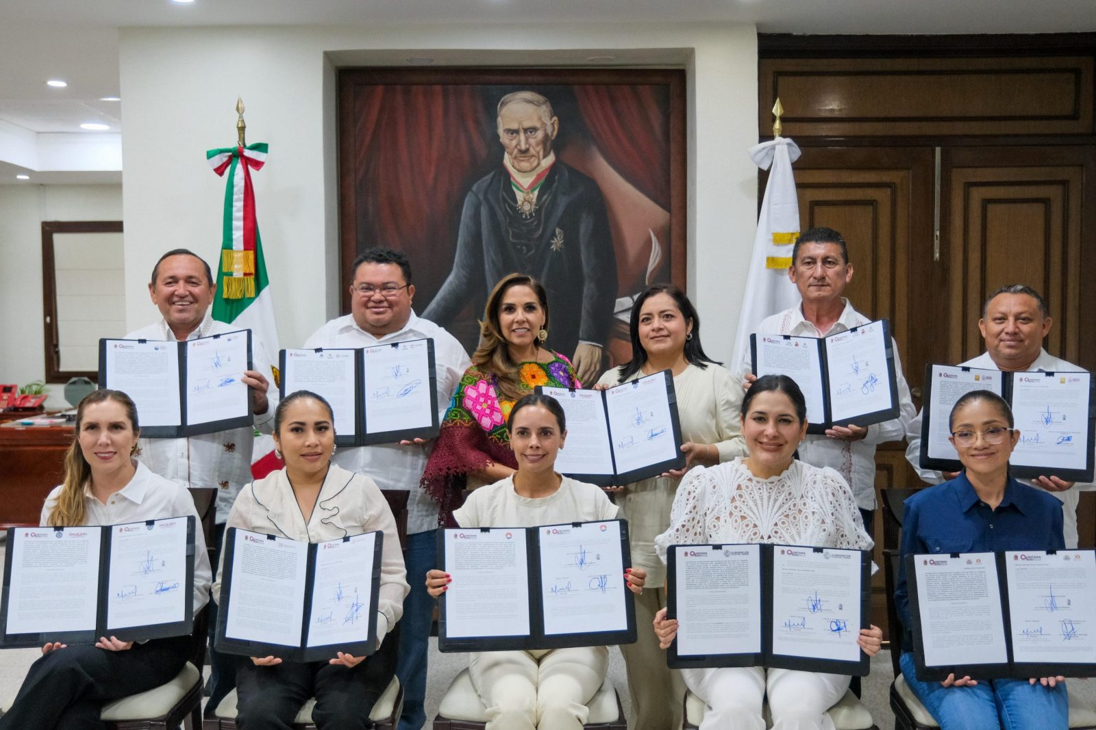 Gobernadora Mara Lezama firma la "Red de Atención Ciudadana"