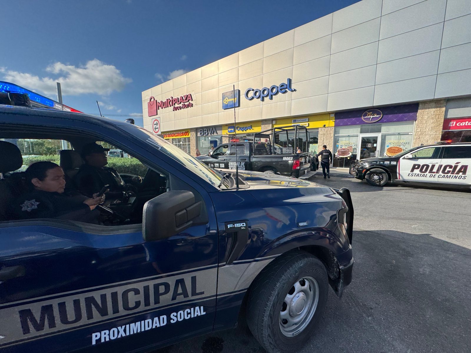 Segundo asalto en Multiplaza Arco Norte, ahora fue en Coppel.