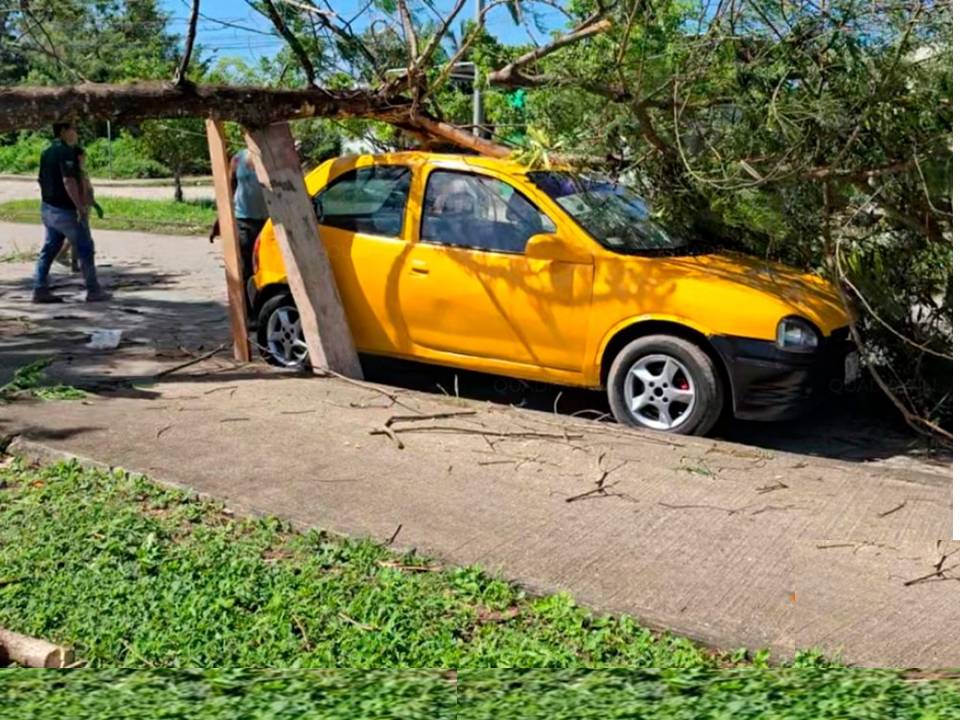 Violenta tormenta en Chetumal: deja daños materiales