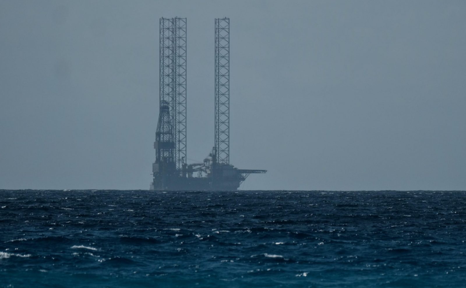 Avistamiento insólito en Cancún: ¿Qué es esa estructura gigante en el mar?