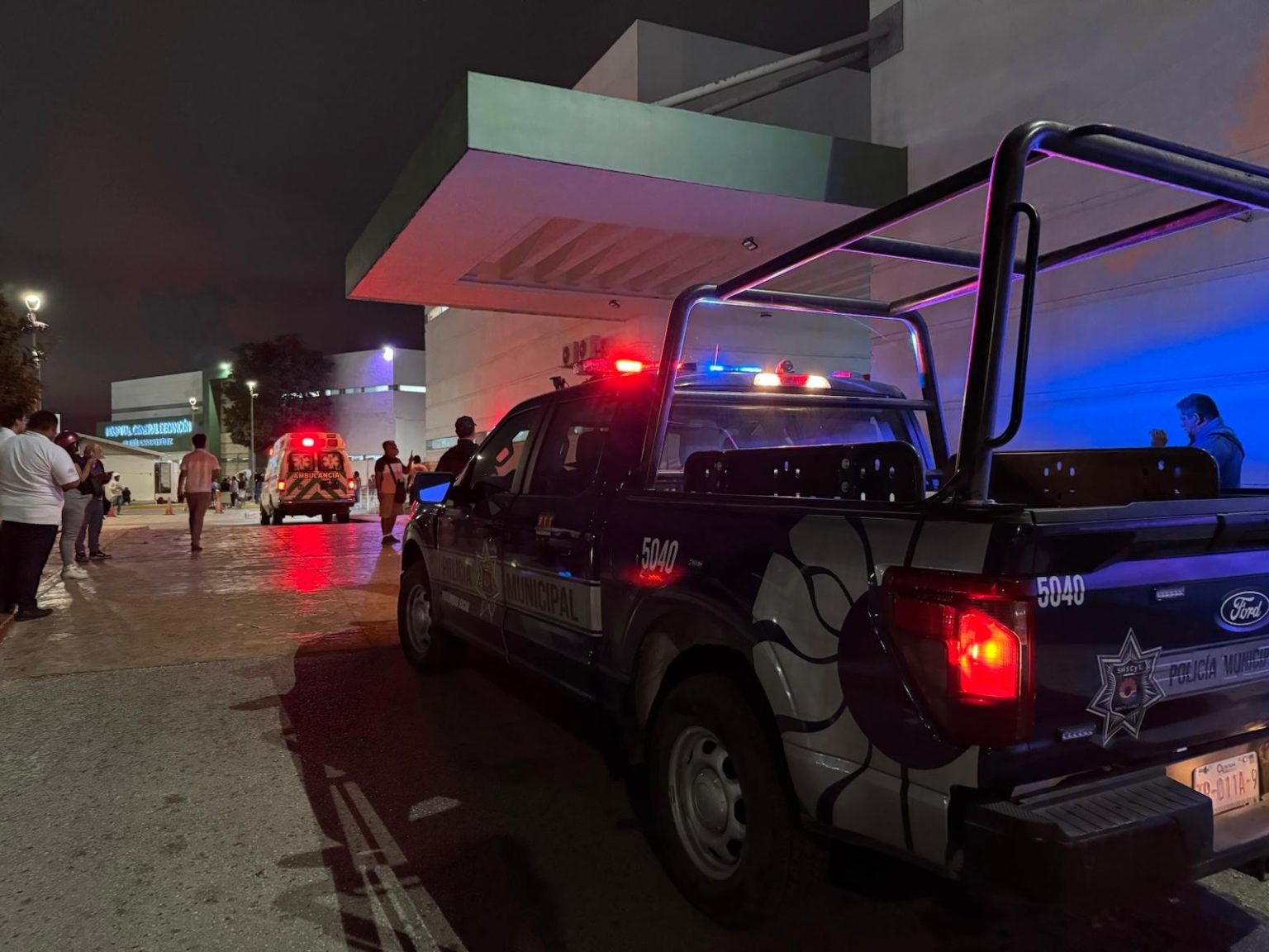 Hombre baleado al intentar escapar de hospital en Cancún: inicio de una noche violenta