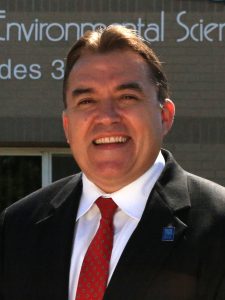 John Hoffman, de 60 años, senador estatal desde 2013, representando al Distrito 34.