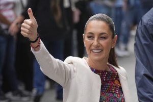 La presidenta mexicana respondió categóricamente, calificando la acusación de "absolutamente falsa"