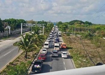 Dos accidentes automovilísticos en el Bulevar Colosio de Cancún: tráfico paralizado