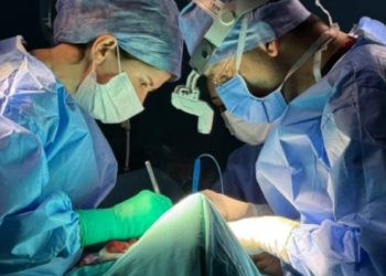 Le amputan la pierna equivocada a una abuelita: escándalo médico viral