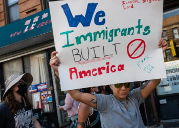 EU elimina traducciones para trámites: una más contra migrantes