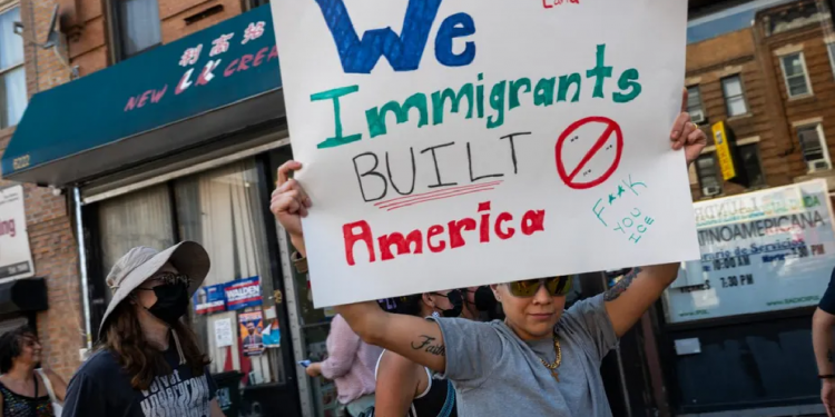 EU elimina traducciones para trámites: una más contra migrantes