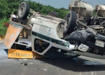 Aparatosa colisión paraliza vialidad: caos total en la Chetumal–Bacalar