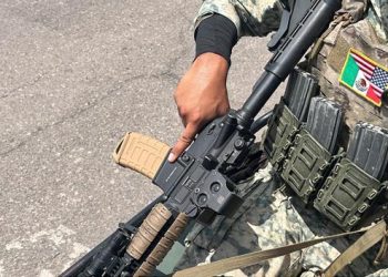 Soldados con banderas de Estados Unidos llegan a Culiacán