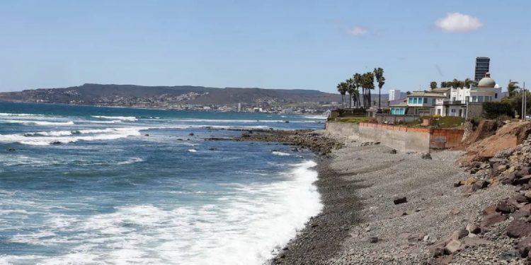 Emite México alerta de tsunami en costas del Pacífico.