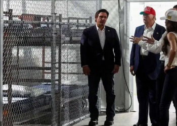 Los vuelos de deportación desde "Alligator Alcatraz" ya iniciaron; Florida promete más arrestos a inmigrantes