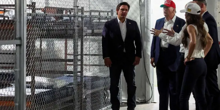 Los vuelos de deportación desde "Alligator Alcatraz" ya iniciaron; Florida promete más arrestos a inmigrantes