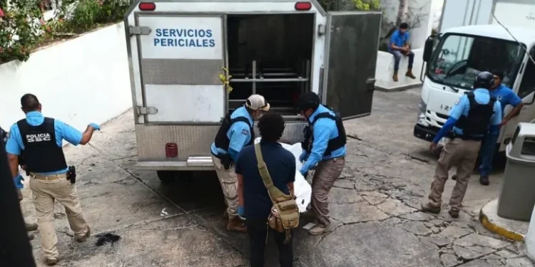 Hallan cuerpo en la ZH; INVESTIGAN INFARTO U HOMICIDIO en Cancún