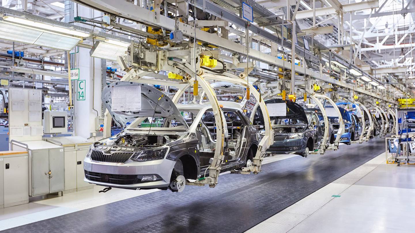 Aumenta producción de autos en junio