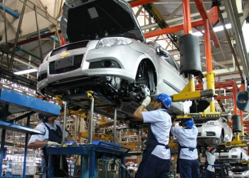 Aumenta producción de autos en junio