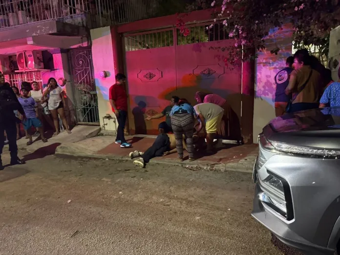 El ataque ocurrió el viernes por la noche en la supermanzana 240 de Cancún, cuando dos hombres en motocicleta dispararon contra una familia. En el incidente murió el padre de la menor.