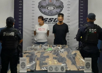 pareja armada en Playa del Carmen con droga y cuernos de chivo