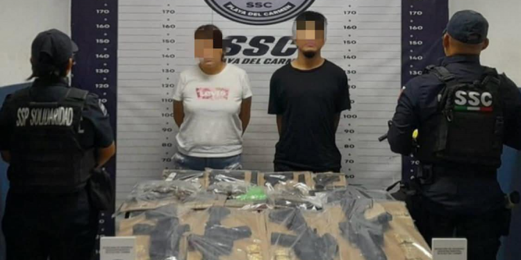 pareja armada en Playa del Carmen con droga y cuernos de chivo